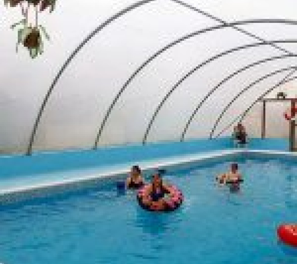 indoor pool at Oxenleaze Farm