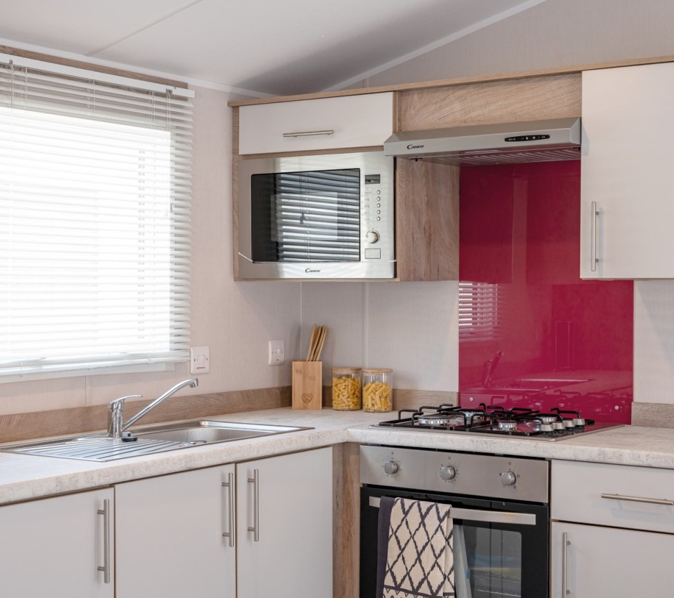 Atlas Festival kitchen with gas oven/hob and colourful splashback