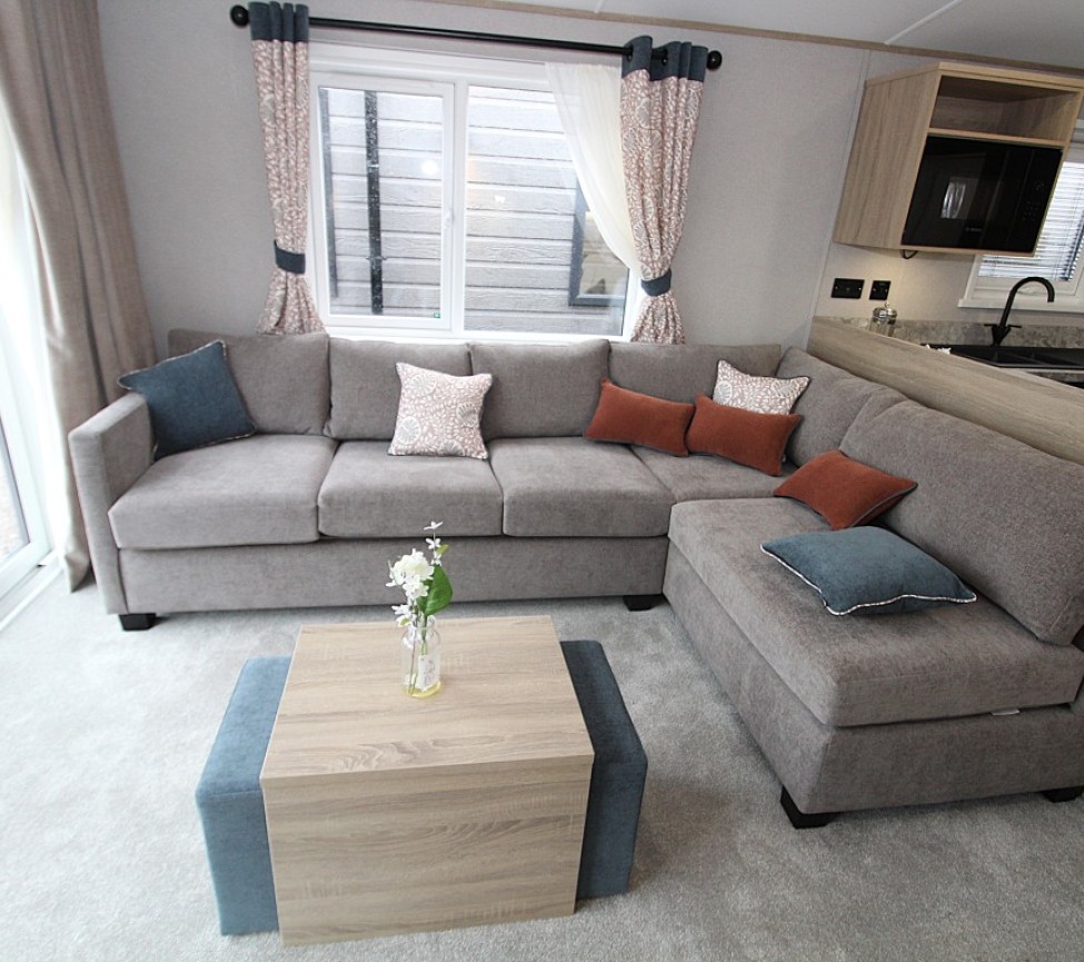 ABI Ingleton 40x13 2 Bed Lounge With L Shaped Corner Sofa
