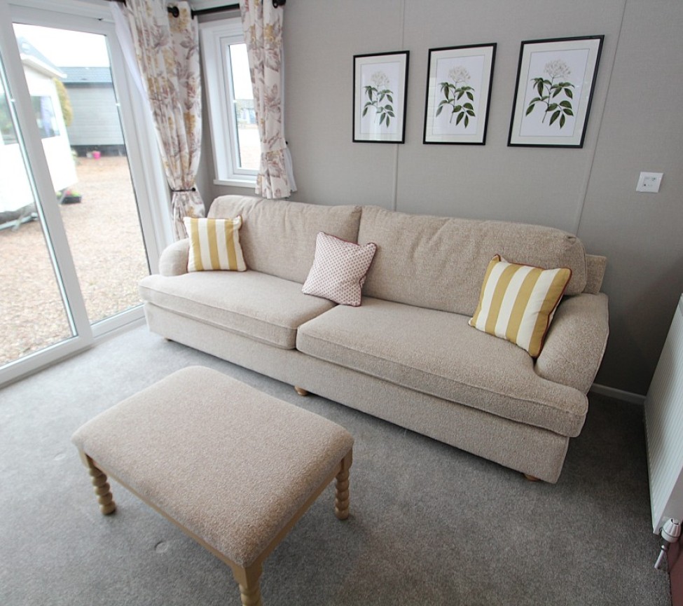 Swift Clermont Lodge 41 x 13 2 Beds Lounge Sofa