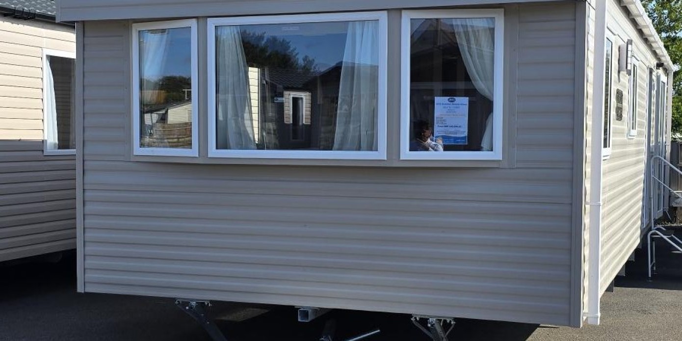 Exterior view of the 2025 ABI Summer Breeze Deluxe