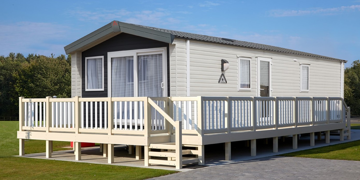 Exterior view of the 2024 Atlas Mirage 35 x 12