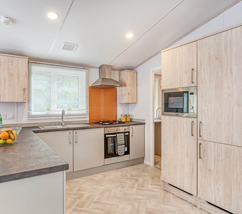 2024 Atlas Wisteria Lodge fitted kitchen with colour splashback