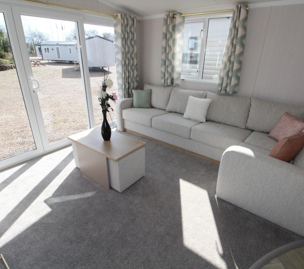 Swift Burgundy 2026 Lounge 