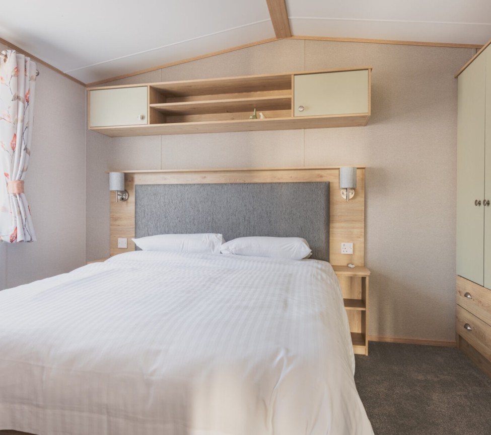 Golden Cap Wimbledon 36x12 Bedroom