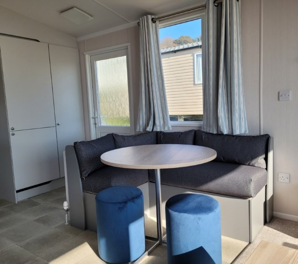 Gorselands Loire dining area