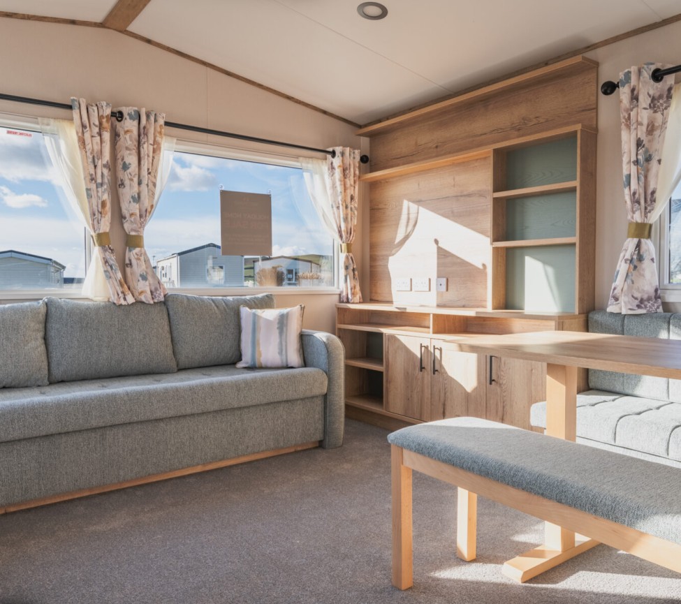 Highlands End ABI Coworth 28x12 Lounge