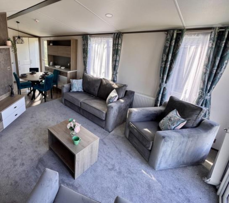 Altas Status 2023 lounge view