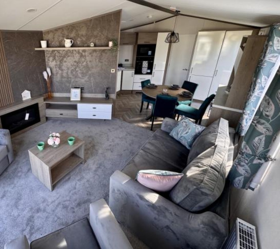 Altas Status 2023 lounge view