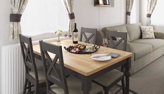 dining table of the Swift bordeaux
