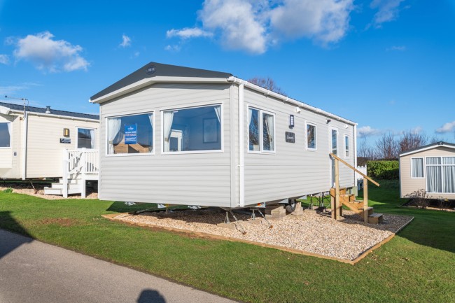 Highlands End ABI Coworth 28x12 Exterior